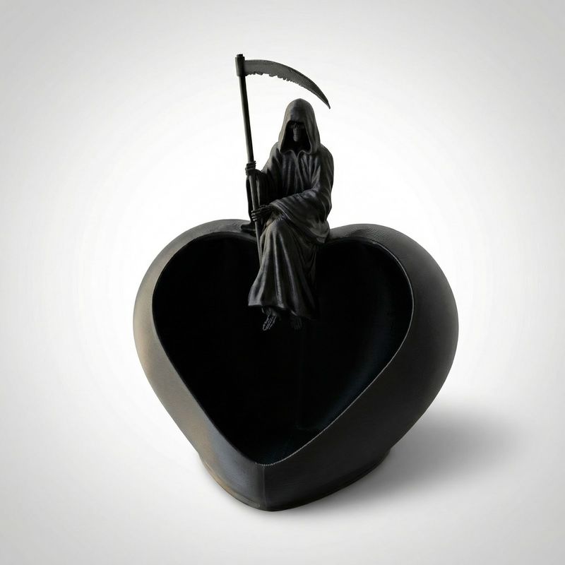 Casa si Gradina - Decoratiuni - Obiecte decorative - Accesorii decorative - Bol decorativ tip tavita Inima Gotica, negru, 18cm - Infinity.ro