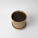 Casa si Gradina - Gradinarit si plante - Plante si ghivece - Ghivece si suporturi - Ghiveci decorativ Vertical Lines, Desert Beige, materiale eco friendly, cu tavita lipita, plastic PLA, diametru 12cm, inaltime 15cm - Infinity.ro