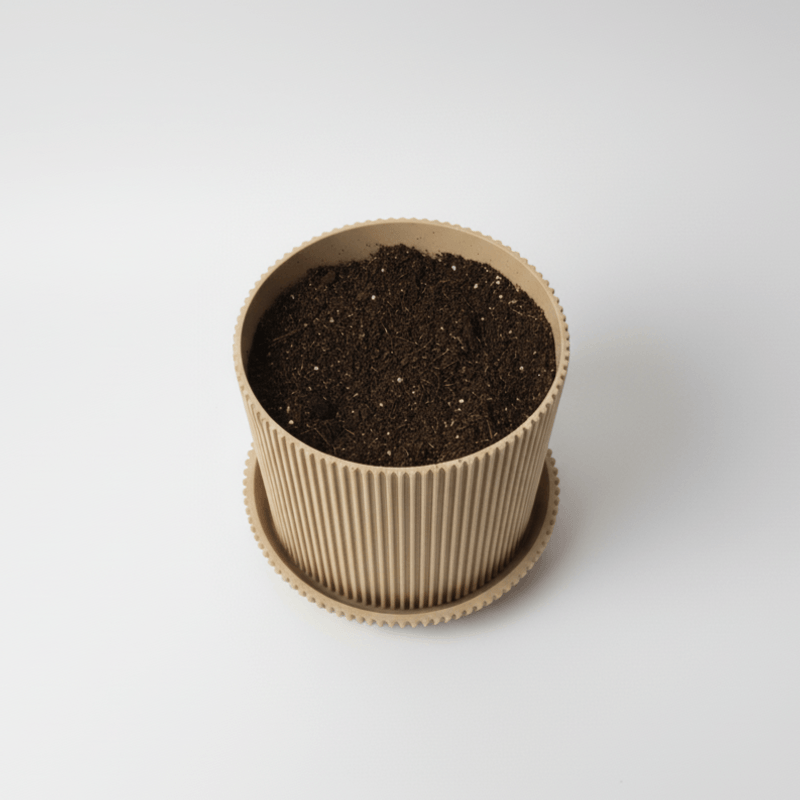 Casa si Gradina - Gradinarit si plante - Plante si ghivece - Ghivece si suporturi - Ghiveci decorativ Vertical Lines, Desert Beige, materiale eco friendly, cu tavita lipita, plastic PLA, diametru 12cm, inaltime 15cm - Infinity.ro
