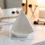 Fashion, accesorii si bijuterii - Femei - Bijuterii femei - Cutii bijuterii - Tavita pentru Bijuterii cu Forma Piramidala, Alb, 16 cm - Infinity.ro