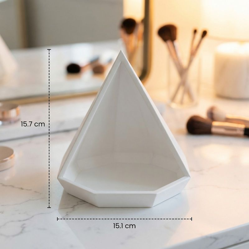 Fashion, accesorii si bijuterii - Femei - Bijuterii femei - Cutii bijuterii - Tavita pentru Bijuterii cu Forma Piramidala, Alb, 16 cm - Infinity.ro