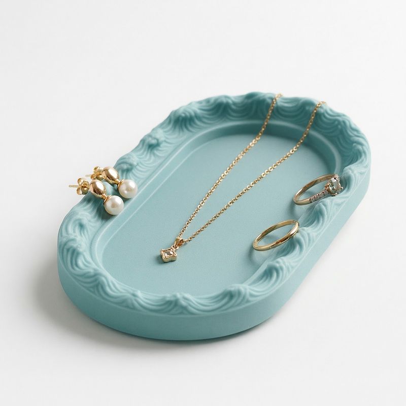 Fashion, accesorii si bijuterii - Femei - Bijuterii femei - Cutii bijuterii - Tava pentru Bijuterii cu Model Valuri, Albastru deschis, 19 cm - Infinity.ro
