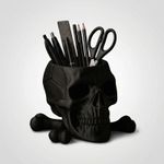 Carti si Birotica - Birotica - Accesorii de birou - Suporturi accesorii birou - Suport Organizator Birou Craniu Gothic, Negru, 15 cm - Infinity.ro