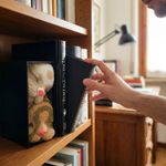 Carti si Birotica - Carti - Accesorii pentru cititori - Decor Tip Book Nook cu Pisici Adormite, Multicolor, 17 cm - Infinity.ro