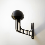 Auto si Moto - Moto - Accesorii moto si consumabile - Suport Perete pentru Casca Moto, Include Suruburi Montaj, Sistem Prindere Rigid, Accesorii Moto pentru Casa sau Garaj, Culoare Negru cu Insertii Albe - Infinity.ro
