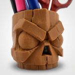 Carti si Birotica - Birotica - Accesorii de birou - Suporturi accesorii birou - Suport Pixuri Sculptural Craniu, Maro, 8 cm - Infinity.ro
