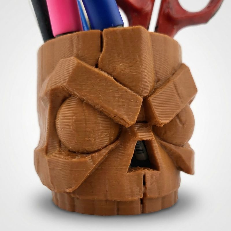 Carti si Birotica - Birotica - Accesorii de birou - Suporturi accesorii birou - Suport Pixuri Sculptural Craniu, Maro, 8 cm - Infinity.ro