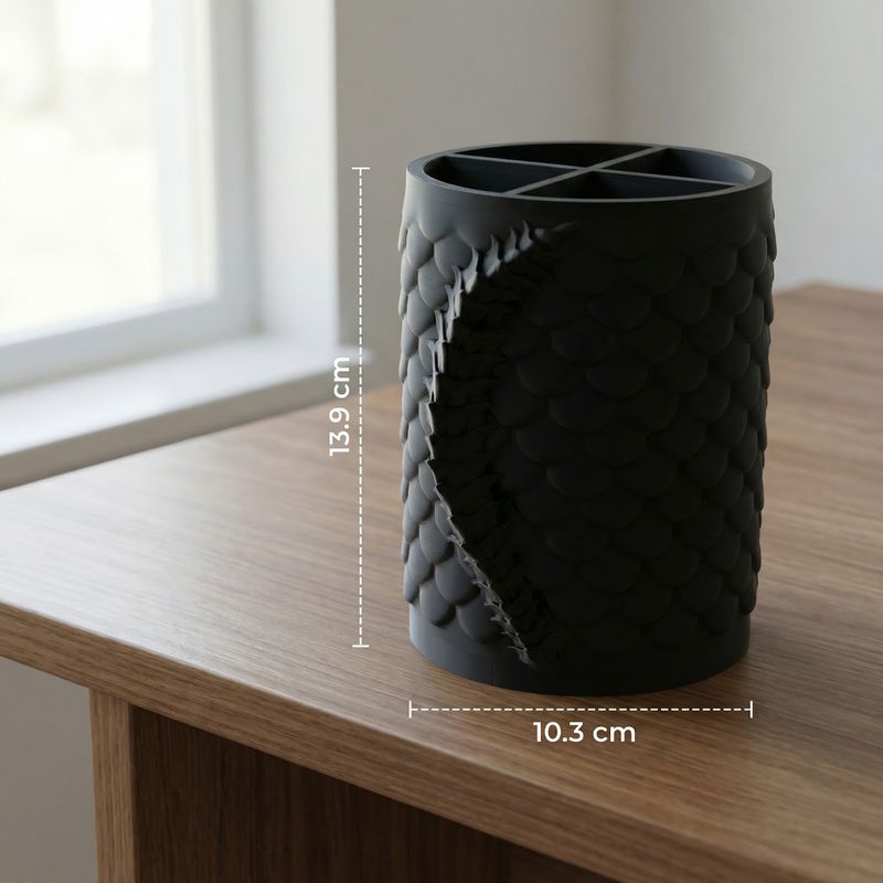 Carti si Birotica - Birotica - Accesorii de birou - Suporturi accesorii birou - Suport Pixuri cu Model Solzi, Negru, 14 cm - Infinity.ro