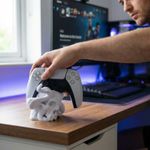 PC, gaming si accesorii - Gaming - Accesorii gaming - Accesorii console gaming - Suport Controller cu Design Craniu Mistic, Alb, 9 cm - Infinity.ro