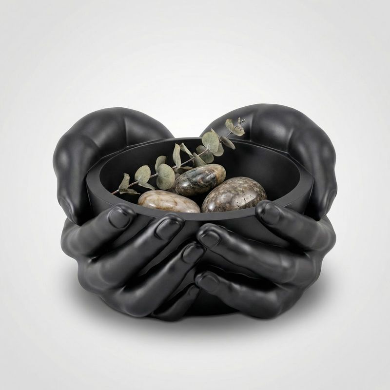 Casa si Gradina - Decoratiuni - Obiecte decorative - Vaze si boluri decorative - Bol Decorativ Sculptural cu Maini, Negru Mat, 16 cm - Infinity.ro
