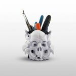 Carti si Birotica - Birotica - Accesorii de birou - Suporturi accesorii birou - Suport Pixuri Gothic Craniu, Alb, 16 cm - Infinity.ro