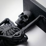 Casa si Gradina - Decoratiuni - Obiecte decorative - Accesorii decorative - Figurina Decorativa Gothic cu Schelet, Negru, 5 cm - Infinity.ro
