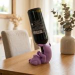 Casa si Gradina - Bucatarie si vesela - Accesorii bar - Suporturi bauturi - Suport Sticla de Vin Figurativ Amuzant, Mov, 10 cm - Infinity.ro