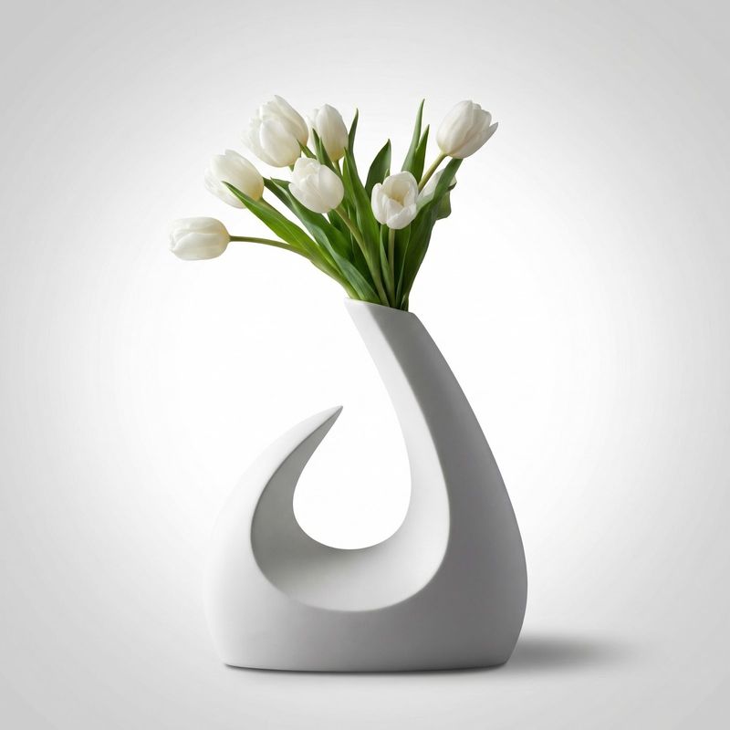 Casa si Gradina - Decoratiuni - Obiecte decorative - Vaze si boluri decorative - Vaza Decorativa Sculpturala in Forma de Semiluna, Negru, 24 cm - Infinity.ro