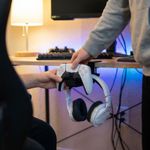 PC, gaming si accesorii - Gaming - Accesorii gaming - Accesorii console gaming - Suport Suspendat Armonie pentru Controller si Casti, Negru, 13 cm - Infinity.ro