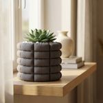 Casa si Gradina - Gradinarit si plante - Plante si ghivece - Ghivece si suporturi - Ghiveci Decorativ cu Aspect Textil Matlasat, Gri Antracit, 15 cm - Infinity.ro