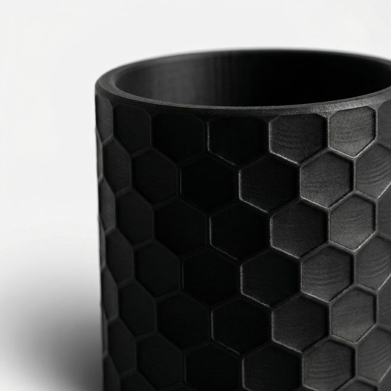 Carti si Birotica - Birotica - Accesorii de birou - Suporturi accesorii birou - Suport Pixuri cu Model Fagure, Negru, 20 cm - Infinity.ro