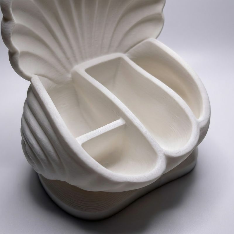 Carti si Birotica - Birotica - Accesorii de birou - Suporturi accesorii birou - Organizator birou tip scoica, alb, 18 cm, design elegant, eco friendly - Infinity.ro