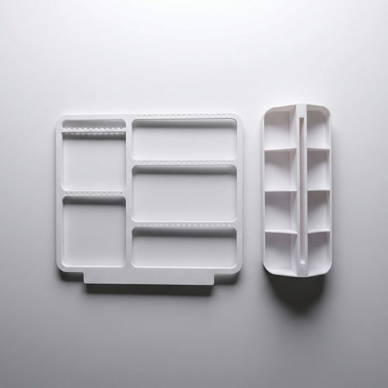 Fashion, accesorii si bijuterii - Femei - Bijuterii femei - Cutii bijuterii - Organizator Bijuterii Silueta Moderna, Alb, 20 cm - Infinity.ro