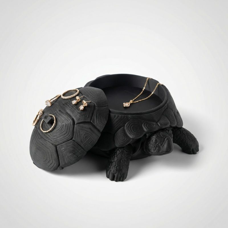 Fashion, accesorii si bijuterii - Femei - Bijuterii femei - Cutii bijuterii - Cutie Bijuterii cu Capac, Silueta Testoasa Eleganta, Negru, 18 cm - Infinity.ro