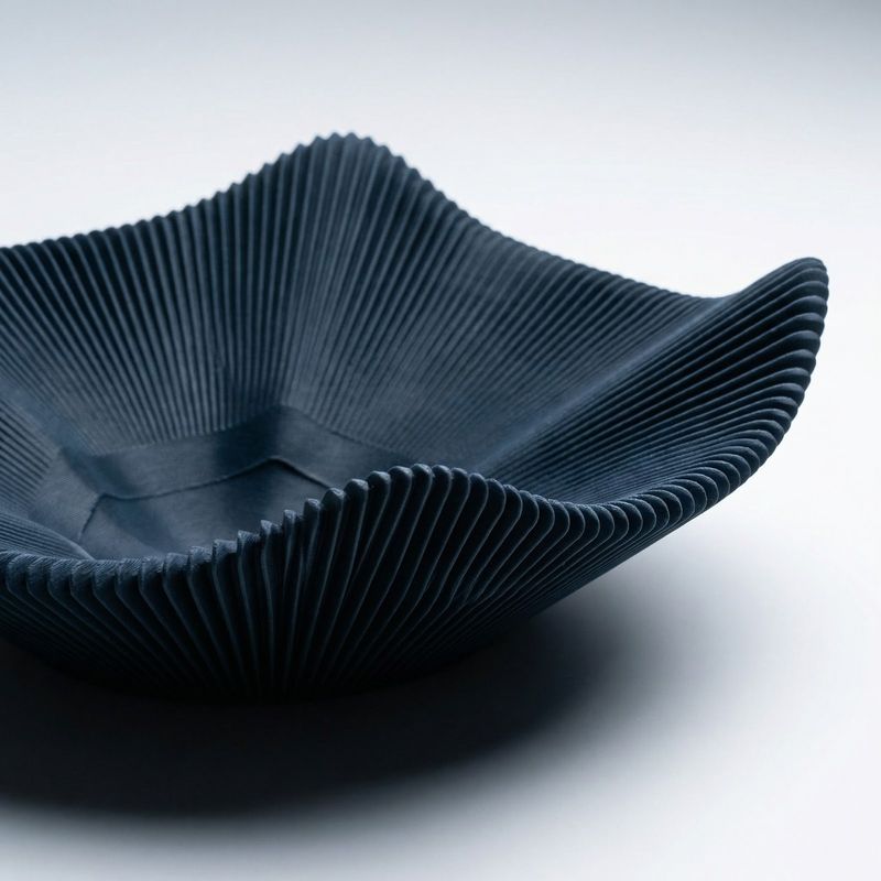 Casa si Gradina - Decoratiuni - Obiecte decorative - Vaze si boluri decorative - Bol Decorativ cu Pliuri Sculpturale, Negru, 28 cm - Infinity.ro