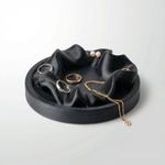 Fashion, accesorii si bijuterii - Femei - Bijuterii femei - Cutii bijuterii - Tava pentru Bijuterii cu Pliuri Sculpturale, Negru, 20 cm - Infinity.ro