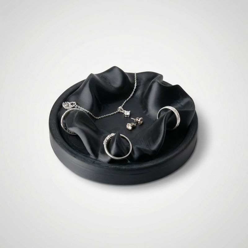 Fashion, accesorii si bijuterii - Femei - Bijuterii femei - Cutii bijuterii - Tava pentru Bijuterii cu Pliuri Sculpturale, Negru, 20 cm - Infinity.ro