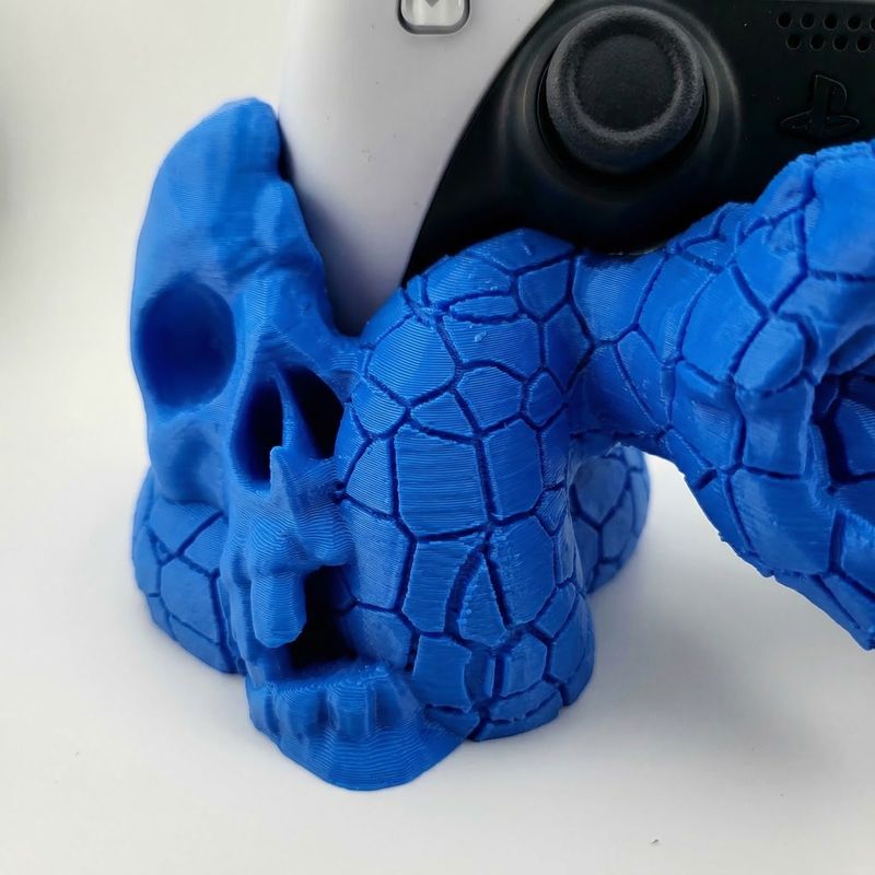 PC, gaming si accesorii - Gaming - Accesorii gaming - Accesorii console gaming - Suport Controller Gaming cu Motiv Sarpe si Craniu, Albastru, 12 cm - Infinity.ro
