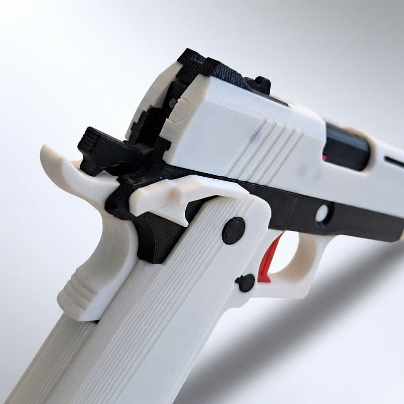 Jucarii, Copii si Bebe - Jucarii si jocuri - Jucarii de rol - Arme de jucarie - Pistol cu Elastice Silueta Urbana, Alb, 15 cm - Infinity.ro