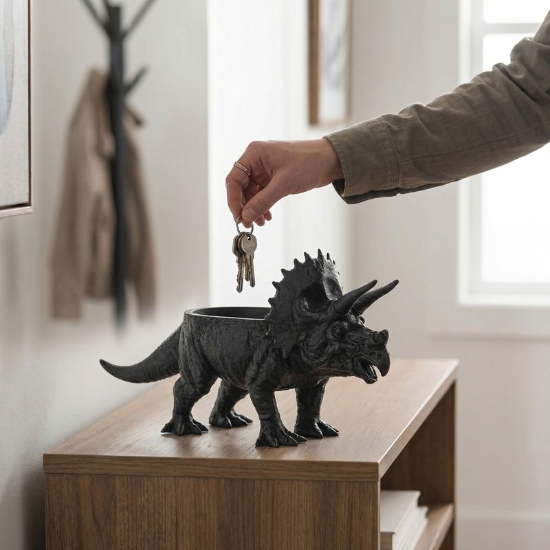 Casa si Gradina - Decoratiuni - Obiecte decorative - Vaze si boluri decorative - Bol Decorativ Triceratops Sculptural, Negru, 18 cm - Infinity.ro