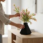 Casa si Gradina - Decoratiuni - Obiecte decorative - Vaze si boluri decorative - Vaza Decorativa cu Nervuri Verticale, Negru, 24 cm - Infinity.ro