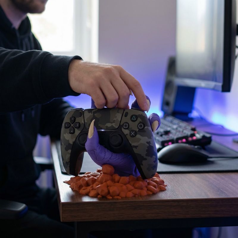 PC, gaming si accesorii - Gaming - Accesorii gaming - Accesorii console gaming - Suport Controller Gheara, Mov, 17cm, Design 3D - Infinity.ro