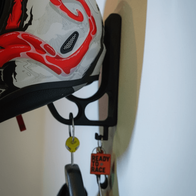Auto si Moto - Moto - Accesorii moto si consumabile - Suport Perete Casca Moto si Costum Moto, Include Suruburi Montaj, Sistem Prindere Rigid, Accesorii Moto pentru Casa sau Garaj, Culoare Negru Mat - Infinity.ro