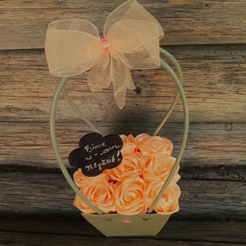 Market - Cadouri - Flori si aranjamente - Aranjament floral, 9 trandafiri din satin, floricica din lemn cu mesaj, roz somon, 37cm - Infinity.ro