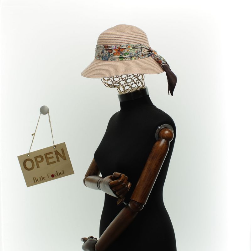 Fashion, accesorii si bijuterii - Femei - Accesorii femei - Caciuli si palarii femei - Palarie de soare dama, marime universala, 95% hartie 5% poliester, bor mic, cu accesoriu decorativ, Roz - PAL1870 - Infinity.ro
