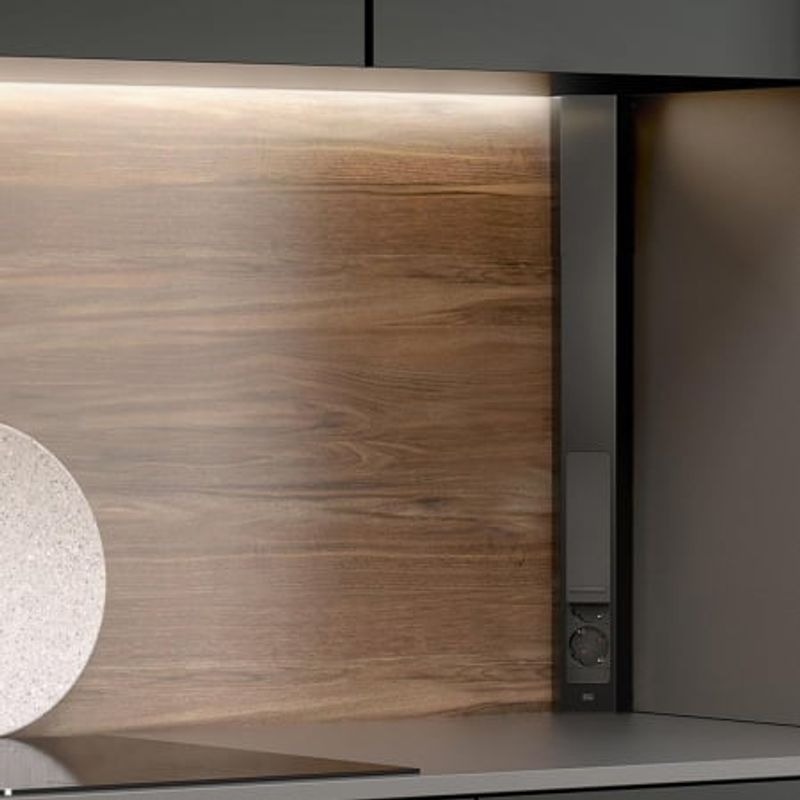 Casa si Gradina - Electrice - Prize - Priza pentru mobilier Bachmann CASIA 2, 4 prize Schuko tip F, 16 A, IP20, din aluminiu, montare pe verticala sau orizont - Infinity.ro