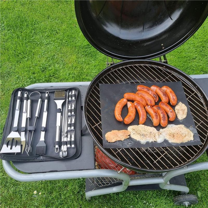 Casa si Gradina - Gradina si terasa - Gratare si accesorii - Gratare de gradina - Set accesorii gratar inox 20 piese cu furculita spatula cleste perie, rezistente la caldura, husa transport inclusa - Infinity.ro