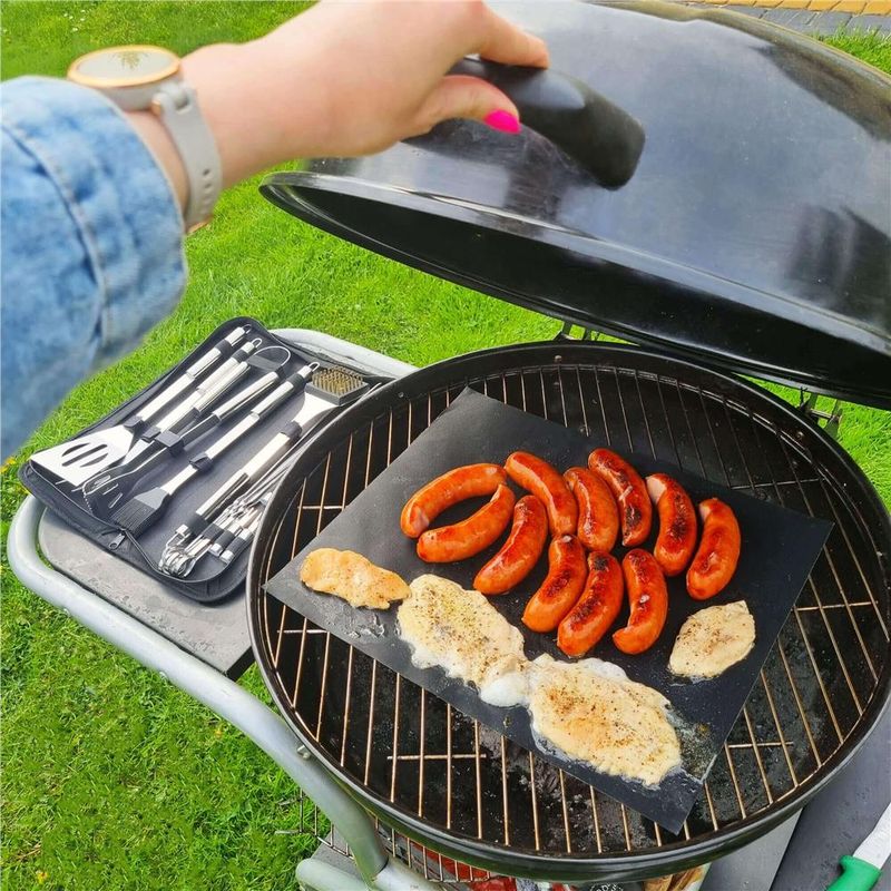 Casa si Gradina - Gradina si terasa - Gratare si accesorii - Gratare de gradina - Set accesorii gratar inox 20 piese cu furculita spatula cleste perie, rezistente la caldura, husa transport inclusa - Infinity.ro