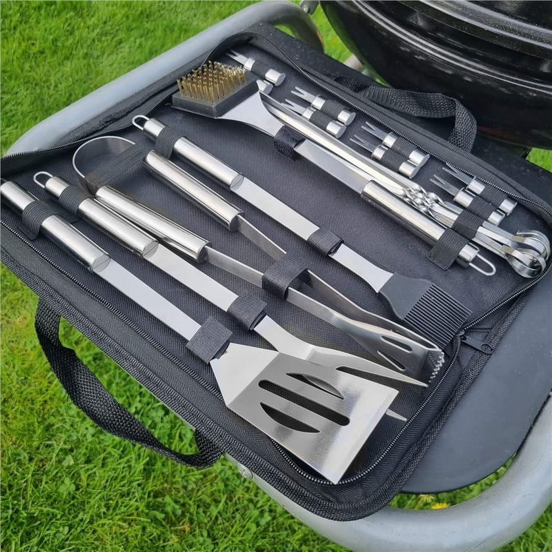 Casa si Gradina - Gradina si terasa - Gratare si accesorii - Gratare de gradina - Set accesorii gratar inox 20 piese cu furculita spatula cleste perie, rezistente la caldura, husa transport inclusa - Infinity.ro