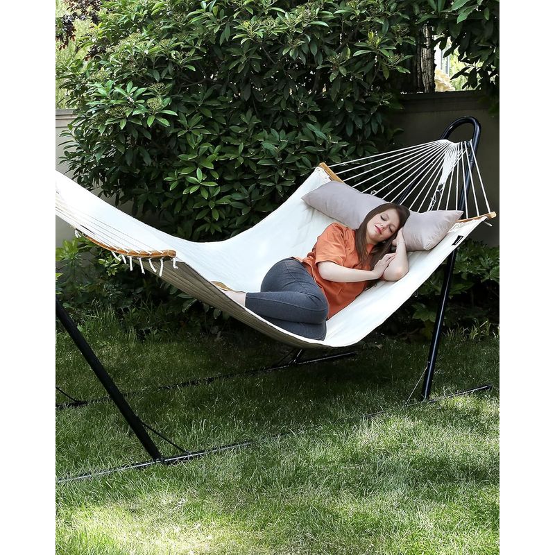 Casa si Gradina - Gradina si terasa - Balansoare si hamace - Balansoare - Hamac dublu cu bare curbate din bambus, perna inclusa, maxim 225 kg, 200x140 cm, crem - Infinity.ro