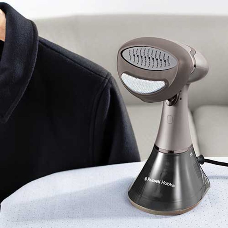 Electronice si Electrocasnice - Ingrijirea tesaturilor - Statii de calcat - Aparat de calcat vertical cu abur Russell Hobbs Steam Genie Aroma, 1800W, abur 32g/min, infuzor parfum, incalzire 45s - Infinity.ro