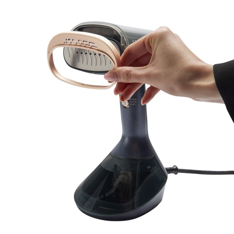 Electronice si Electrocasnice - Ingrijirea tesaturilor - Statii de calcat - Aparat de calcat vertical cu abur Russell Hobbs Steam Genie VacuSteam, 1400W, tehnologie VacuSteam, abur 23g/min - Infinity.ro