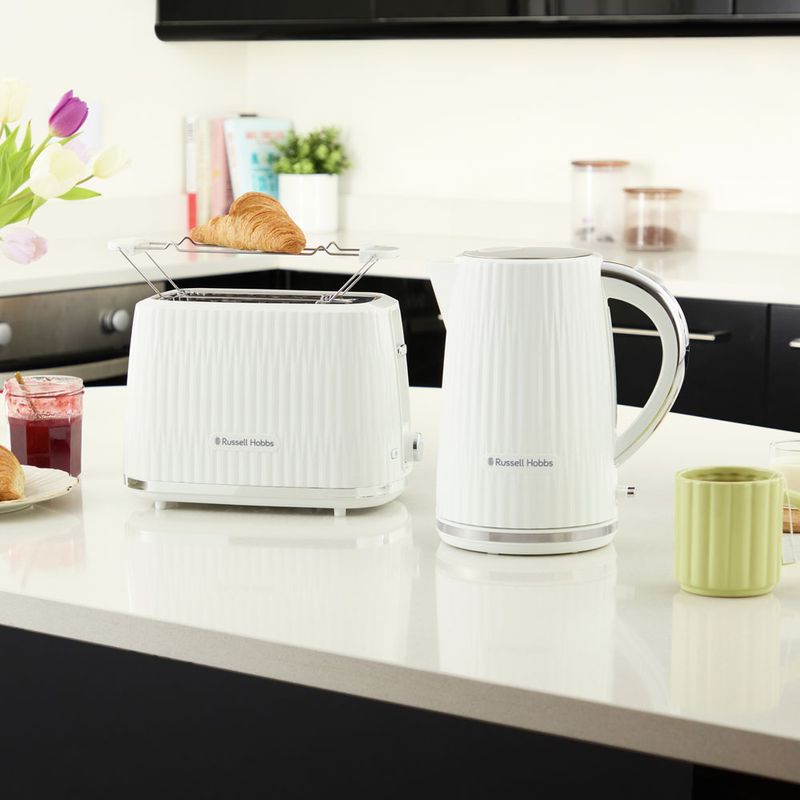 Electronice si Electrocasnice - Electrocasnice bucatarie - Preparare bauturi - Fierbatoare de apa - Fierbator Russell Hobbs Eden, 1.7L, 2400W, design modern, filtru calcar, indicator nivel apa, alb - Infinity.ro