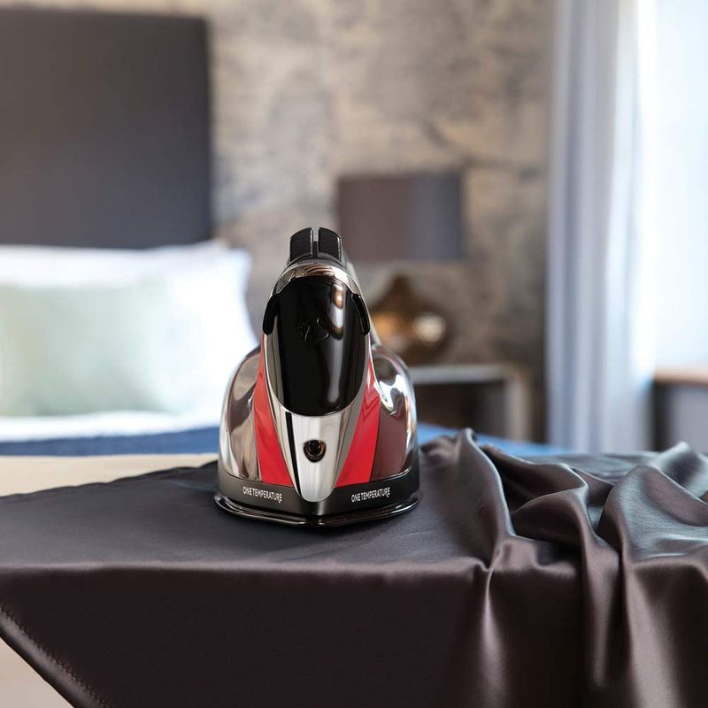 Electronice si Electrocasnice - Ingrijirea tesaturilor - Statii de calcat - Fier de calcat Russell Hobbs One Temperature, talpa ceramica, o singura temperatura sigura, abur continuu, alb - Infinity.ro