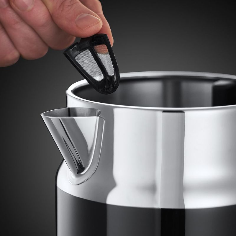 Electronice si Electrocasnice - Electrocasnice bucatarie - Preparare bauturi - Fierbatoare de apa - Fierbator Russell Hobbs Retro Classic, 1.7L, 2400W, design retro, filtru calcar, indicator nivel apa, negru - Infinity.ro