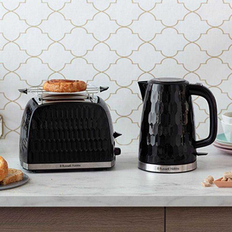 Electronice si Electrocasnice - Electrocasnice bucatarie - Preparare bauturi - Fierbatoare de apa - Fierbator Russell Hobbs Honeycomb, 1.7L, 2400W, design fagure, filtru calcar detasabil, negru - Infinity.ro