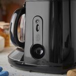 Electronice si Electrocasnice - Electrocasnice bucatarie - Preparare bauturi - Espressoare - Cafetiera cu filtru Russell Hobbs 26780-56 Bronte, 1.25L, WhirlTech, pause & pour, mentinere cald 40 min, Negru Mat - Infinity.ro