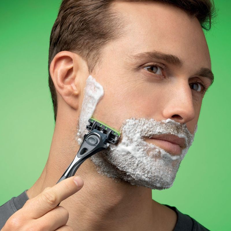 Ingrijire personala si Cosmetice - Aparate & accesorii ingrijire personala - Aparate de ras si tuns - Aparate de ras clasice - Aparat De Ras Wilkinson Sword Hydro 3 Pentru Barbati, Maner De Ras + 5 Lame De Ras, Rezervoare De Gel Hidratant - Infinity.ro