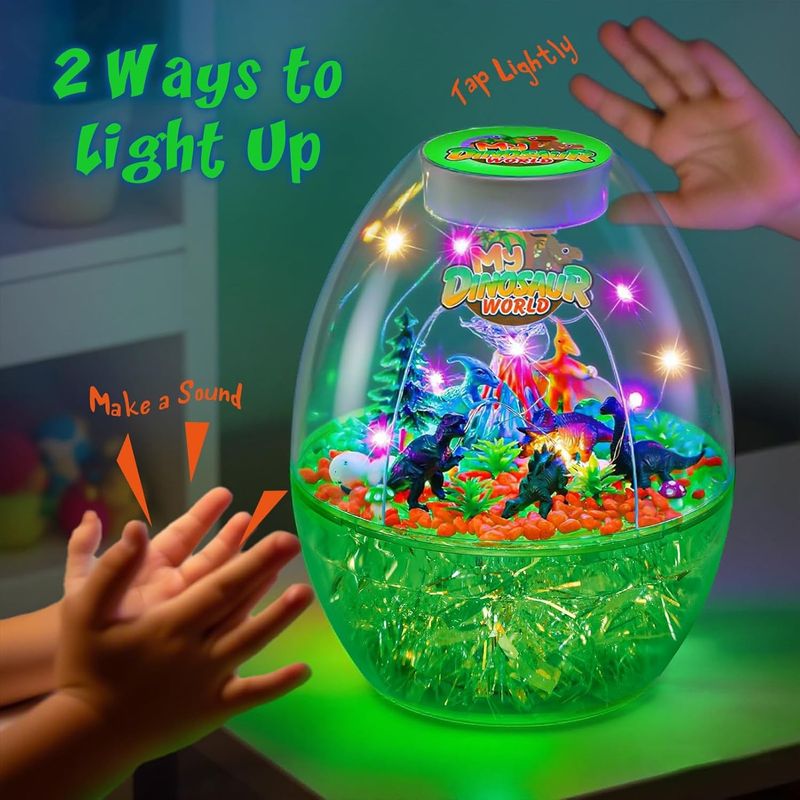 Casa si Gradina - Corpuri si surse de iluminat - Veioze si lampi - Lampi de veghe - Lumina de noapte in forma de terariu cu dinozauri si accesorii pentru o lume magica - Infinity.ro
