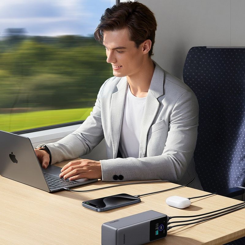 Laptop, Telefoane si Tablete - Telefoane mobile si accesorii - Accesorii Telefoane - Baterii externe - Baterie Externa cu Display Digital, 20000mAh, USB, 2x Type-C, 200W, QC, PD, 5V/3A - Ugreen PB722 (35525B) - Grey - Infinity.ro